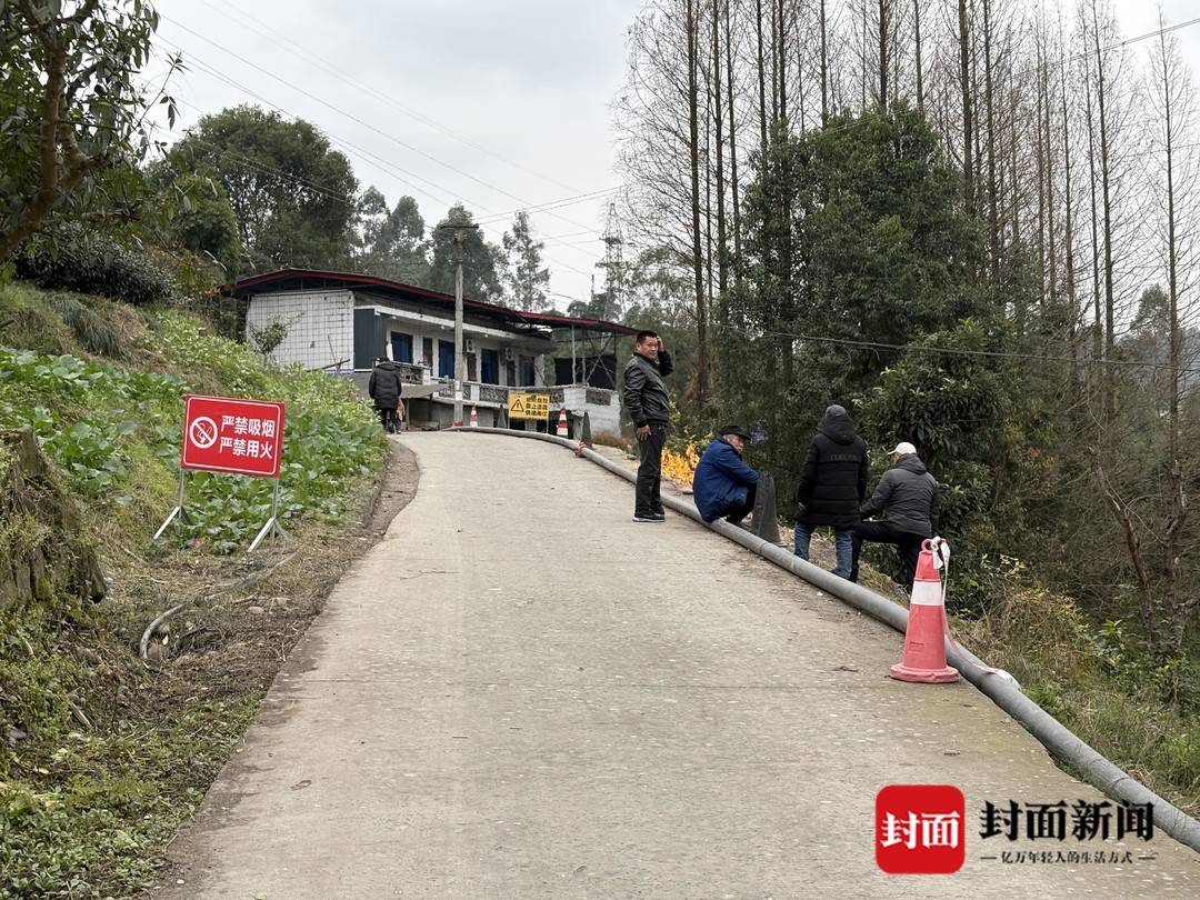 四川乐山一村道发生持续自燃现象，探究原因与影响